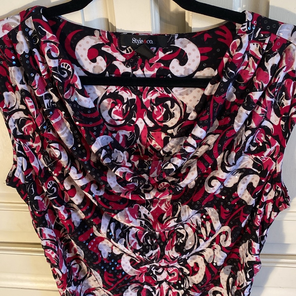 Style & Co gorgeous sleeveless top with sequins. Size M